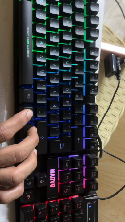 Gaming keyboard. Cm- 409 semi mechanical RGB backlit gaming keyboard.04 keys multi RGB light Changing modes