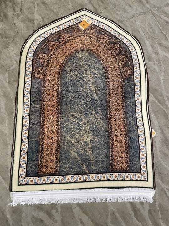 80x120%20cm%20Premium%20Velvet%20Jay-e-Namaz%20%E2%80%93%20Soft,%20Thick,%20Non-Slip%20Prayer%7C%20Comfortable%20Sajjadah%20for%20Daily%20Prayers%20-%20Image%205