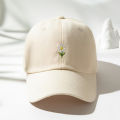 Adjustable baseball cap, daisy embroidered fisherman's cap, lightweight and suitable for spring and summer outings.