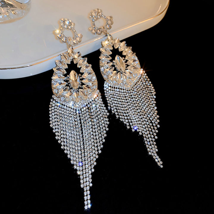 Exaggerated%20Rhinestone%20Flower%20Drop%20Earrings%20for%20Women%20Personality%20Hollow%20Long%20Earrings%20Fashion%20European%20and%20American%20Jewelry%20-%20Image%205