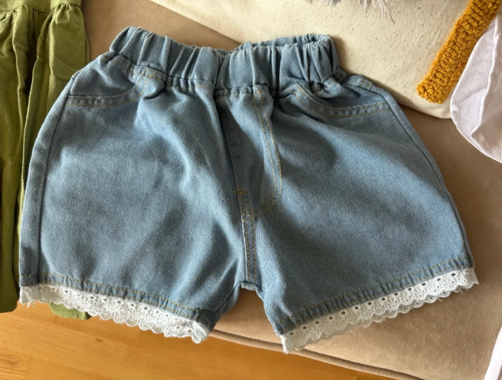 New%20Girls%20Denim%20Shorts%20Korean%20Lightweight%20Summer%20Shorts%20for%20Toddler%20Girls%20Casual%20Versatile%20Children's%20Clothing%20Outdoor%20Wear%20-%20Image%205
