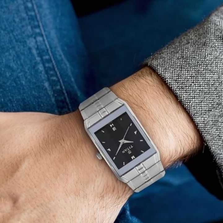 Titan%20Karishma%20Analog%20Black%20Dial%20Men's%20Watch-NM9151SM02%20/%20NL9151SM02%20-%20Image%203