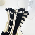 5 Pairs Of Fashionable And Trendy Women's Wocks Set Black And White Striped Socks Minimalist Sports Style Medium Length Socks. 