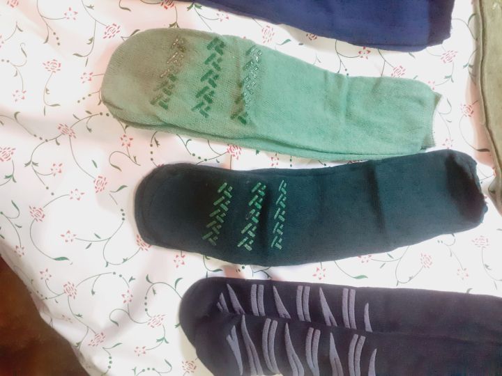 6%20Pair%20Anti%20Slip%20Grip%20Non%20Skid%20Crew%20Cotton%20%20Socks%20-%20Image%204
