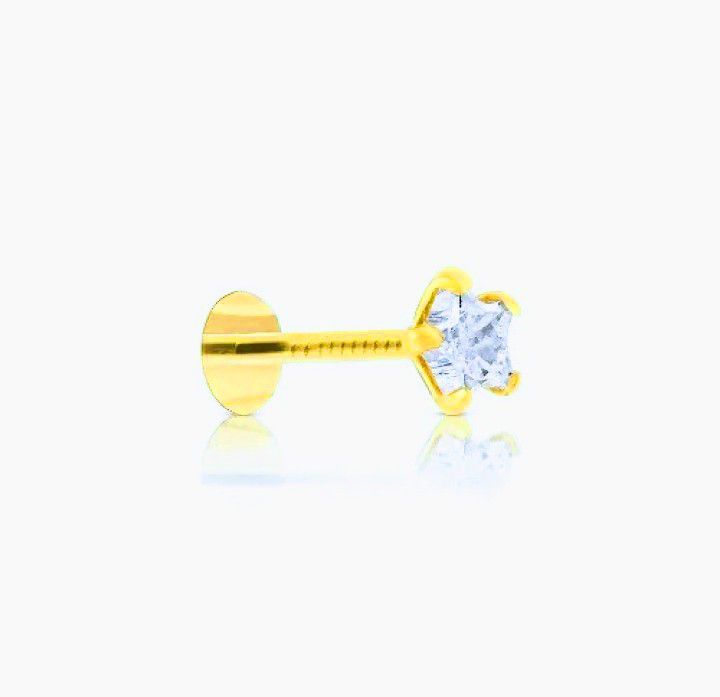 Black%20Triangle%20Nose%20Pin%20For%20Women%20-%20Image%204