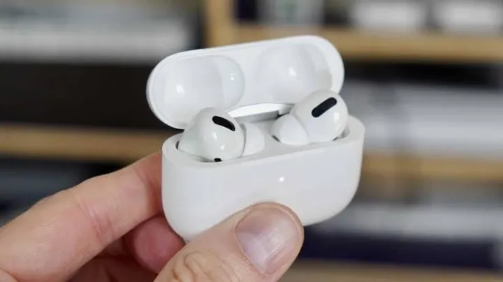 TWS%20Wireless%20Earbuds%20with%20Charging%20Case%20%E2%80%93%20%20Bluetooth%20Stereo%20Earphones%20-%20Image%202