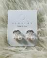 Women's Classic Ear Studs 1 Pair. 