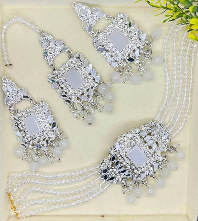 Charming%20Hyderabadi%20Choker%20Patti%20Set%20with%20Big%20Earrings%20&%20Tikka%20for%20Women%20and%20Girls%20%E2%80%93%20New%20Antique%20Design%20-%20Image%208