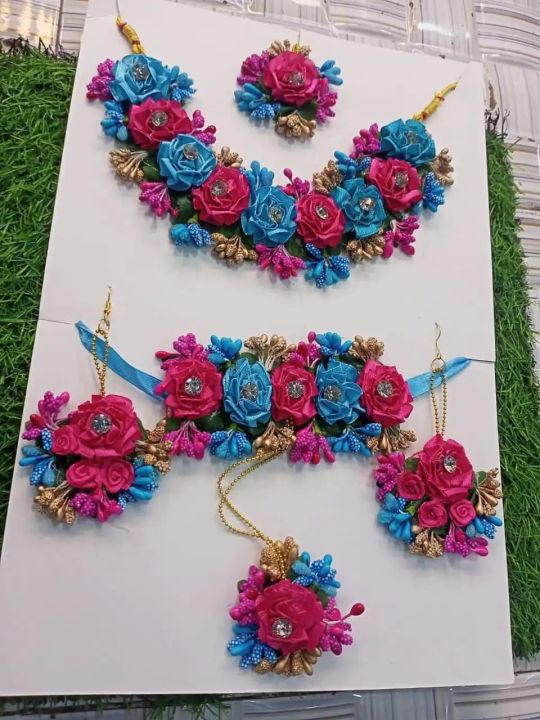 Artificial%20Flowers%20Bridal%20Jewelry%20Set%20with%20Choker%20Necklace,%20Earrings,%20Matha%20Tikka%20and%201%20hand%20Bracelet%20attached%20With%20Ring%20for%20Bride%20Fashionable%20design%20Wedding%20Engagement%20Mehndi%20for%20wear%20-%20Image%202