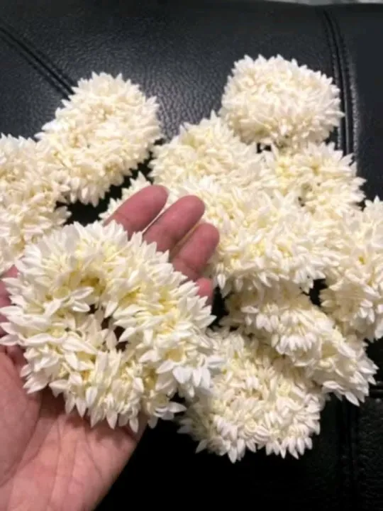 Mogra%20Gajra%20Hair%20Accessories%20for%20Women%20&%20Girls%20-%20Hair%20Flower%20Bun%20Artificial%20Fake%20Gajra%20Scrunchies%20Rubber%20Band%20to%20Wear%20on%20Wedding%20-%20Image%206