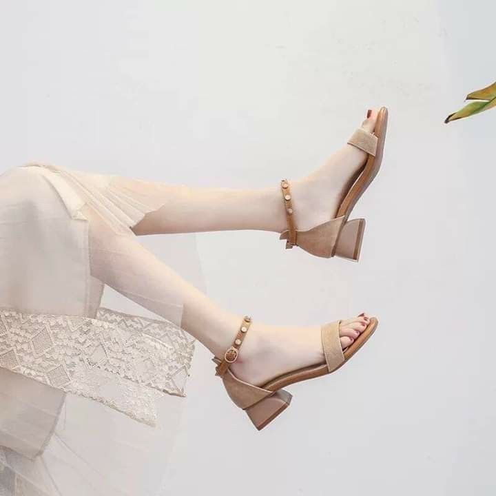 woman%20heels%20shoes%20sandals%20color%20white%20and%20Brown%20New%20fashion%20style%20summer%20collection%20party%20style%20-%20Image%204