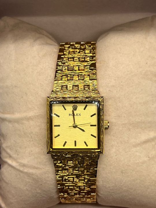 Simple elegant gold wristwatch for women in square shape Daraz