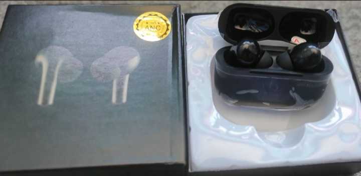 True%20Wireless%20Bluetooth%20Earbuds%20Black%20Edition%20-%20Image%205