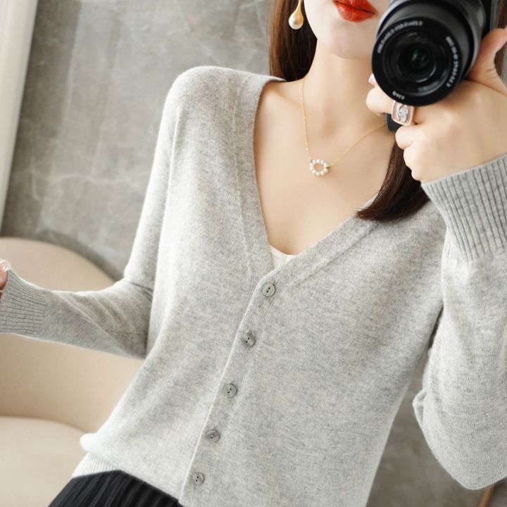 2025%20new%20V-Neck%20Temperament%20Small%20Fragrance%20Women's%20Knitted%20Sweater%20Coat%20Special%20Cardigan%20ZHI%20D035%20-%20Image%205