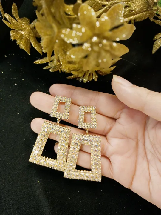 Exclusive%20Diamond%20Cut%20earrings%20for%20Women%20-%20Image%202