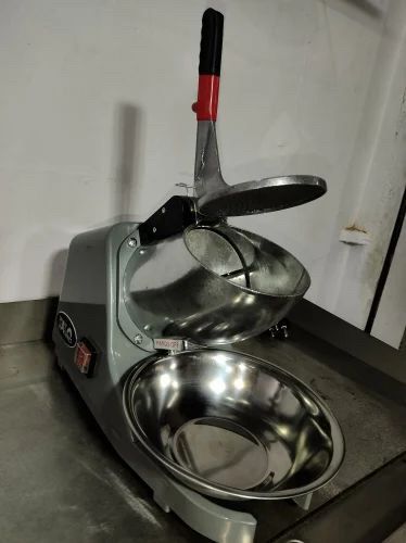 Ice%20Crusher%20Electric%20Ice%20Kross%20Ice%20Block%20Making%20Machine%20(Color%20:%20Silver)%20-%20Image%204