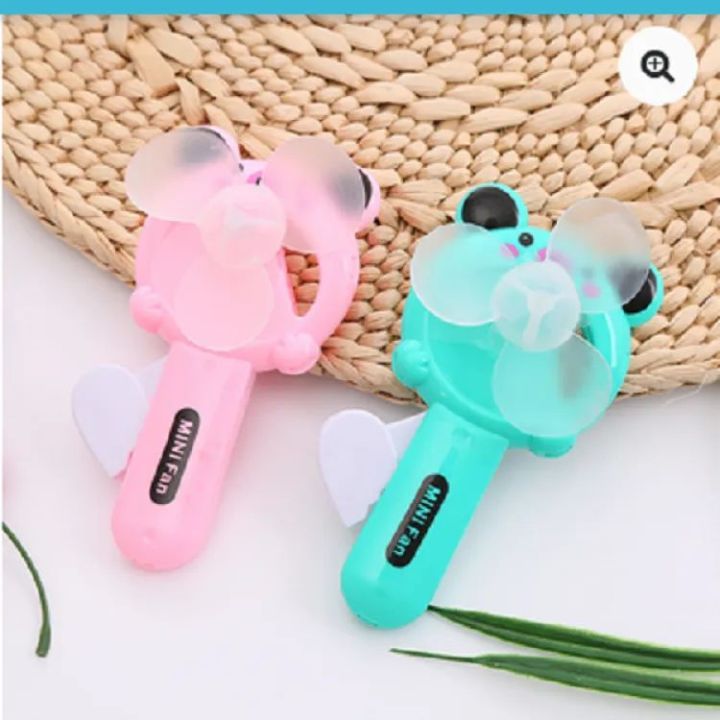 Mini%20hand%20press%20fan%20cute%20children's%20toys%20with%20portable%20hand%20shake%20hands%20with%20small%20fans%20-%20Image%203
