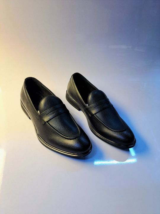 Men's%20Black%20Horse%20Shoes%20%7C%7C%20Genuine%20Leather%20%7C%7C%20Fashionable%20-%20Image%202