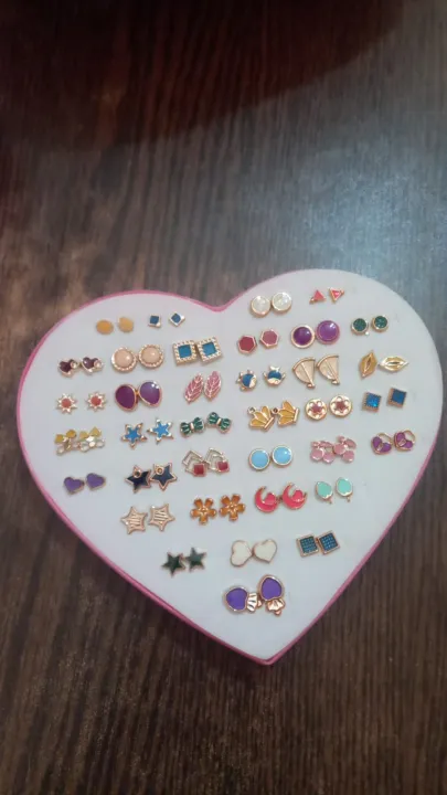 72/Pieces%20which%20is%2036/Pairs%20of%20Studs,%20Random%20Earrings,%20Cartoon%20heart%20shape%20packing%20Hypoallergenic%20Plastic%20and%20metal%20Stud%20Earrings%20Set%20for%20Women%20Girls%20-%20Image%202