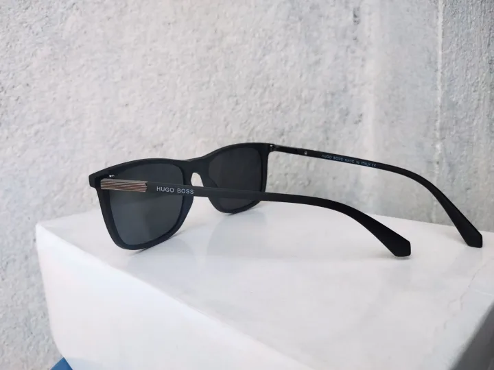 Big%20Bag%20Hugo%20Boss%20Polorized%20Black%20Sunglasses%20For%20Men%20-%20Image%202