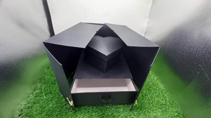 High quality finish premium quality gift box with multiple compartments heart drawer sliding big size for gift boxes present