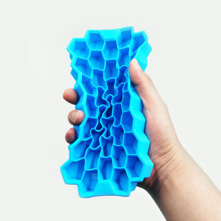 Durable%20Silicone%20Ice%20Cube%20Tray%20Mold%20%E2%80%93%2037%20Cavities,%20Honeycomb%20Shape,%20Stackable,%20Dishwasher%20Safe%20with%20Lid%20-%20Image%204