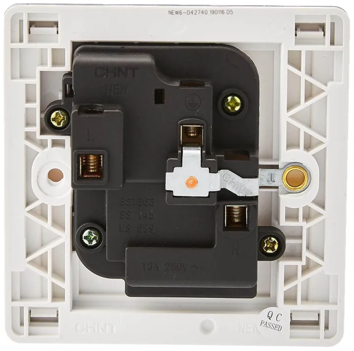Chint 1 Gang 3 Pin Switched Single Socket 13A 250V, White, 86 × 86 ...