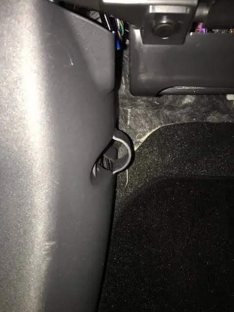 emergency%20car%20flares%20-%20Image%206