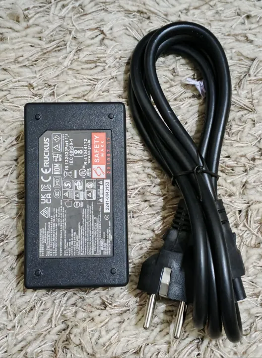 Ruckus%20Wireless%20PoE%20Injector%20Gigabit%2048V%200.5A%2024W%202x10/100/1000%20Mbps%20-%20Image%202