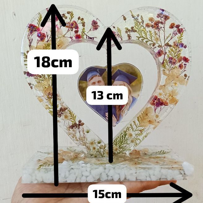 Resin%20photo%20frame%20with%20the%20photo%20(heart%20%E2%9D%A4%EF%B8%8F%20shape)%20-%20Image%208