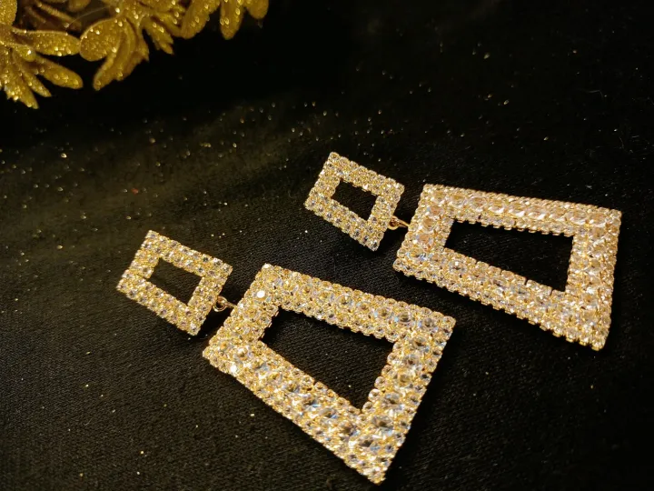 Exclusive%20Diamond%20Cut%20earrings%20for%20Women%20-%20Image%203