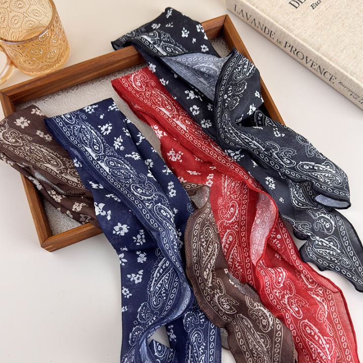 Retro%20Classic%20Red%20Cashew%20Pattern%20Diamond%20Silk%20Scarf%20Women's%20Low%20Ponytail%20Tie-Up%20Headband%20Scarf%20Headwrap%20Triangle%20Neck%20Scarf%20-%20Image%204
