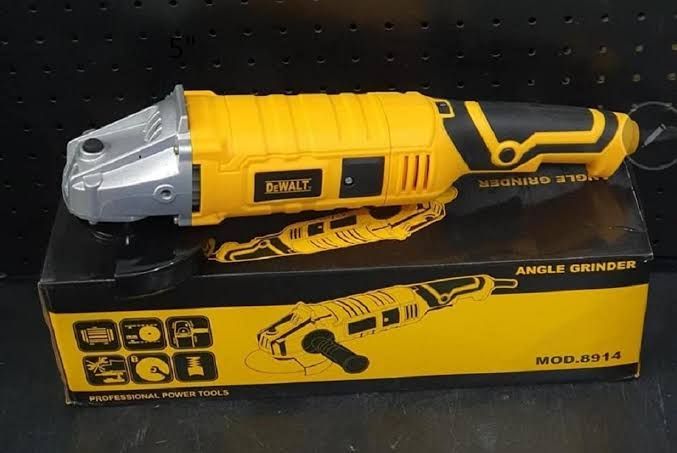 Dewalt%20Angle%20Grinder%205%20INCH%20Variable%20Speed%20Pure%20Copper%20Winding%20-%20Image%204