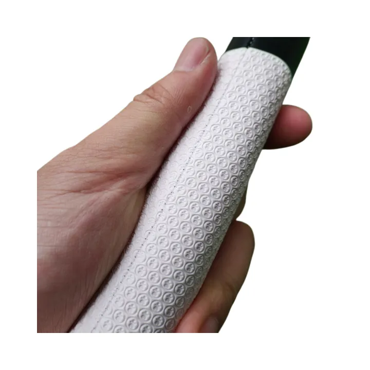 Golf%20Putter%20Grip%202%C2%B0%20Offset%20Hole%20Design%20Classic%20Black%20White%20Color%20Honeycomb%20Anti-Slip%20Texture%20PU%20Material%20Soft%20Comfortable%20Shock%20-%20Image%205