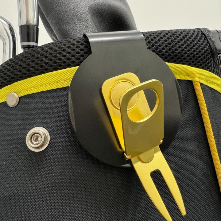 Golf%20Bag%20Metal%20Landing%20Pad,%20Metal%20Bag%20Clip%20for%20Quick%20and%20Easy%20Use%20of%20Golf%20Gear%20&%20Accessories%20-%20Image%202