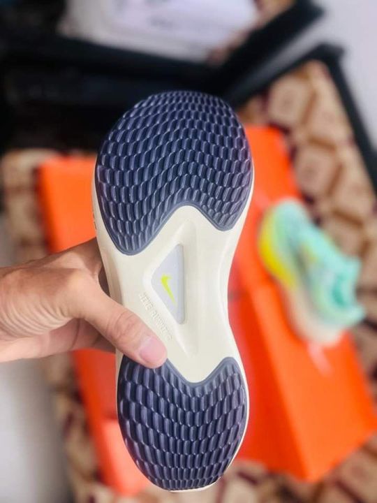 N.i.k.e%20Men's%20running%20shoes%20for%20athletes%20-%20Image%204