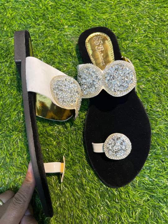85%20code%20Women%E2%80%99s%20Black%20Kolapuri%20Slippers%20-%20Image%204