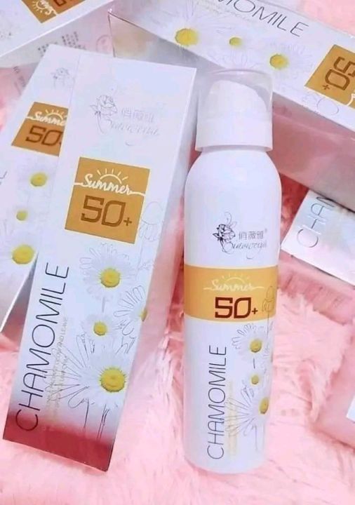Chamomile%20Whitening%20%20Sunscreen%20Spray%20%20SPF%2050++%20-%20Image%204