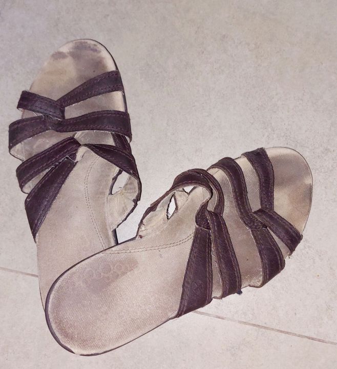 hushpuppies medicated sandals