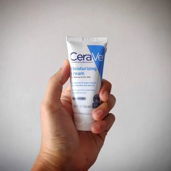CeraVe%20Travel%20Size%20Moisturizing%20Cream%20%7C%20For%20Normal%20to%20Dry%20Skin%20%7C%2056%20mL%20(Made%20in%20USA)%20-%20Image%207
