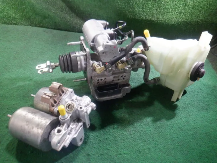 Toyota%20Aqua%20Hybrid%20ABS%20Module%20Set%20Full%20Fresh%20Recondition%20-%20Image%203