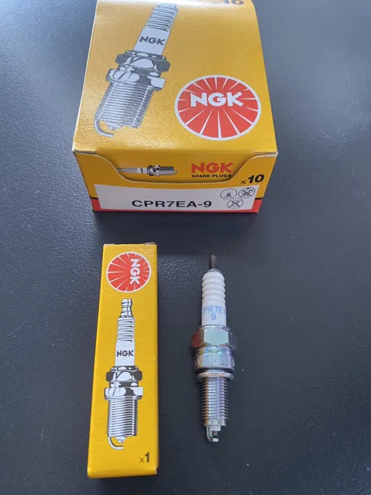 NGK%20CPR7EA-9%20spark%20plug%20100%25%20pure%20wave%20110%20I/wave%20125/spark135/x1r%20-%20Image%203