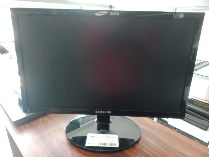 19'inch%20Monitor%20-%20Image%203