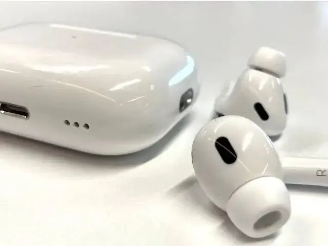 Airpods%20Pro%202nd%20generation%20Copy%20with%20ANC%20Feature%20-%20Image%208