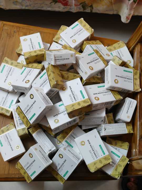 Assure%20Complexion%20%20Bar%20Soap%20Honey%20%20kesor%20&%20olive%20oil%20enriched75g%20India%20-%20Image%206