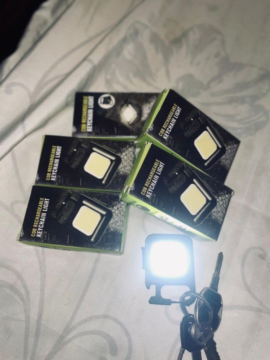 Rechargeable%20Flashlight%20keychain%20&%20opener%20-%20Image%205