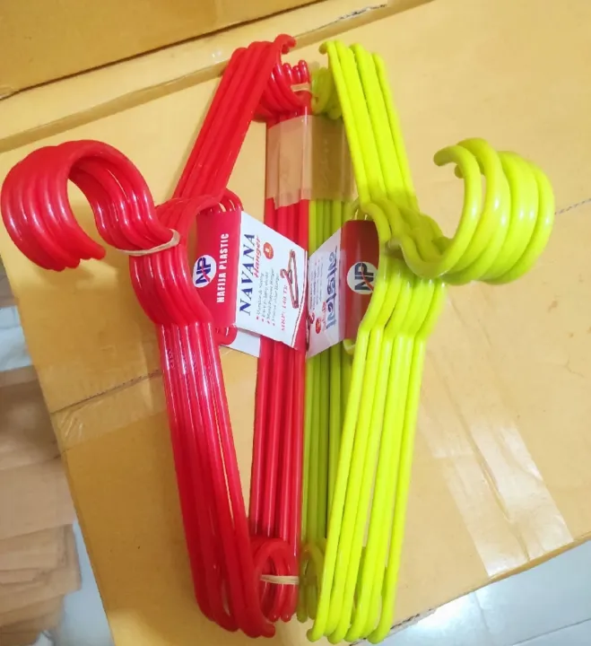 NAVANA%20Premium%20Quality%20Cloth%20Hanger%20%E2%80%93%2012%20Pcs%20Set%20%7C%20Heavy%20Duty%20Plastic%20Clothes%20Hangers%20%7C%20Multi%20Color%20%7C%20Durable%20Wardrobe%20Hanger%20for%20Daily%20Home%20Use%20-%20Image%203