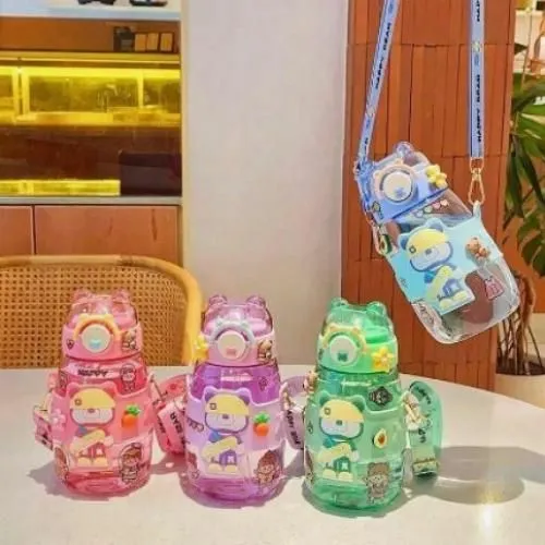 Straw%20Water%20Bottle%20For%20Children,%20Tightly%20Closed%20Safety%20Button%20-%20Capacity%20650%20Ml%20-%20Image%204