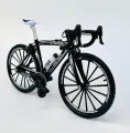 Simulation Toy Bicycle Model Children's Mini Metal Car Single-Pole Finger Bicycle Ferry Three-Color Ornaments. 