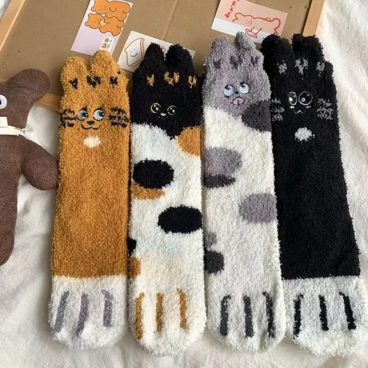 Cute%20Cat%20Paw%20Coral%20Velvet%20Winter%20Socks%20for%20Women%20%7C%20Warm%20&%20Fluffy%20Non-Slip%20Floor%20Sleep%20Socks%20-%20Image%208